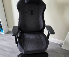 Secretlab Titan gaming chair with footrest - grey fabric