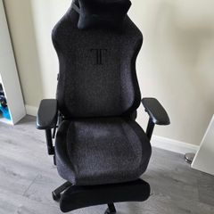 Secretlab Titan gaming chair with footrest - grey fabric