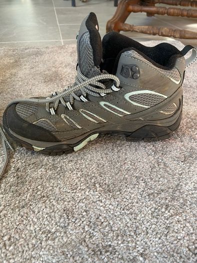 Merrell hiking boots size 5