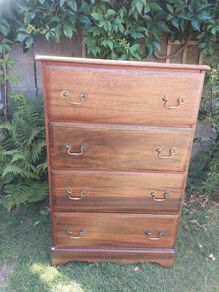 chest of drawers
