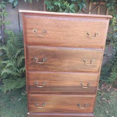 chest of drawers