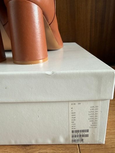 Leather boots size 39