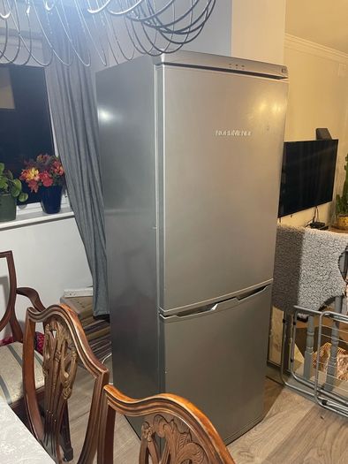 freestanding fridge-freezer