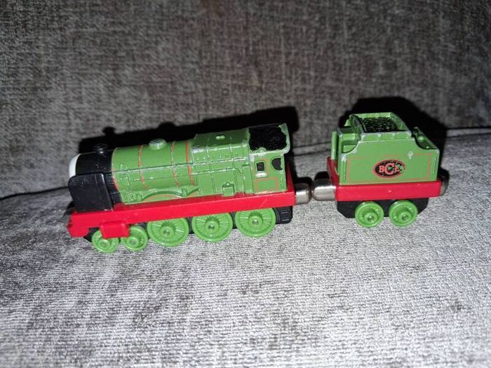 x10 Bundle - Thomas Tank Engines Friends - Diecast Metal Magnetic Take N Play Train Engines - Open To Offers!!