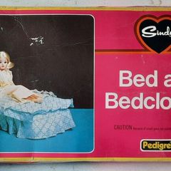 Vintage Sindy Bed & Bedclothes