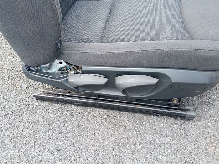 BMW 3 Series standard front passenger seat. (left and right seat available, sold separately)