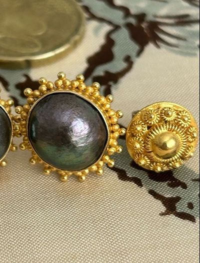 Carolyn Tyler Designer 22ct Gold & Tahitian Pearl Earrings