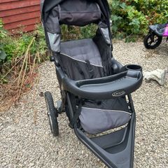 Graco three wheeler buggy