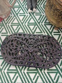 Cast Iron Casserole Dish/Tea Pot Stand