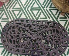 Cast Iron Casserole Dish/Tea Pot Stand