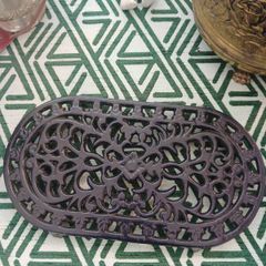 Cast Iron Casserole Dish/Tea Pot Stand