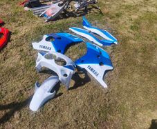 Yamaha fzr250 3ln fairings
