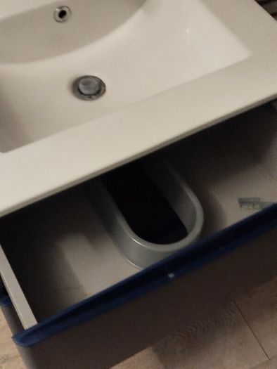 vanity unit with basin, tap and drawers dark blue. Size 600 mm.
