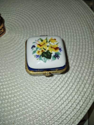 Vintage collectable porcelain cobalt blue trinket box hinged with gold trim