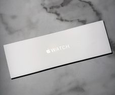 Apple Watch Series 11 (46mm, GPS + Cellular, Silver)