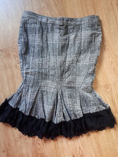 "POLE&POLE" Skirt. Size 6