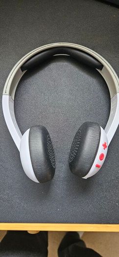 Skull Candy Uproar Bluetooth Wireless headphones White