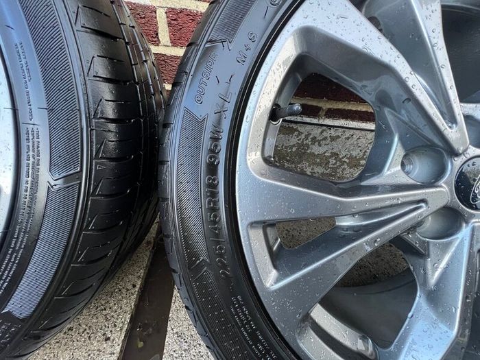 Set of 4 Ford Alloy Wheels with Tires  800  For