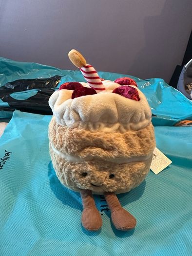 Jellycat Amuseables Birthday Cake