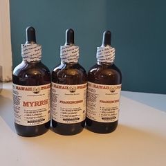 Frankincense and myrrh liquid supplements