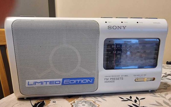 Sony radio ICF-880L, Used, in good working order.