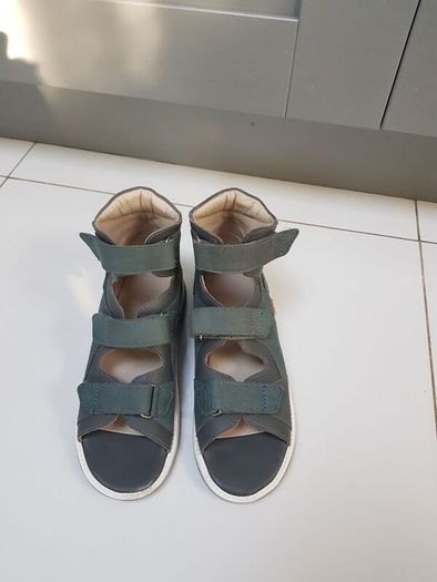 Orthopedic sandals