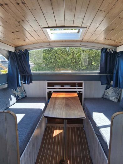 27ft Elysian Centre console