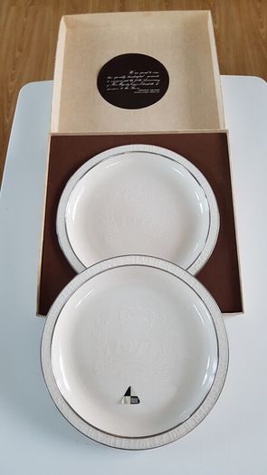 2 Plates Franciscan The Queens Silver Jubilee 1977 Staffordshire Myott Meakin