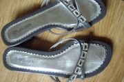 Super summer flat with shiny details