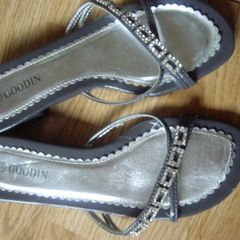 Super summer flat with shiny details
