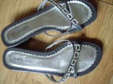 Super summer flat with shiny details