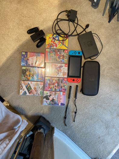 Nintendo switch plus 8 games and case