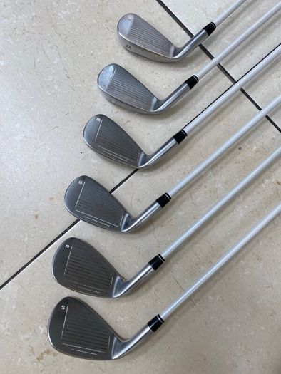 Ladies golf clubs and bag