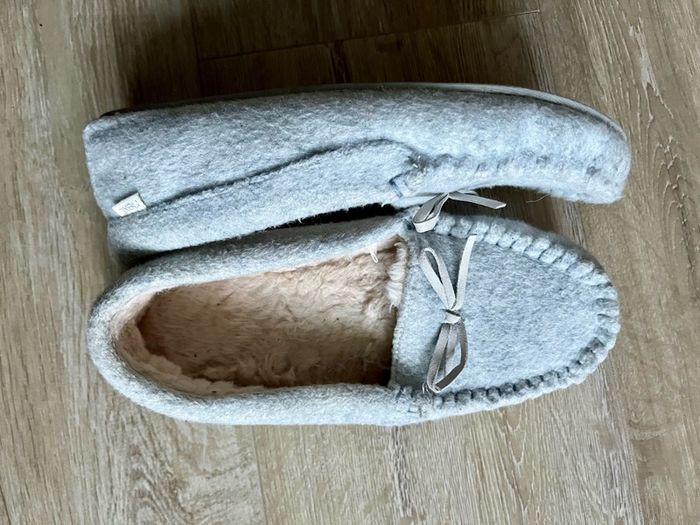 next slippers size 4