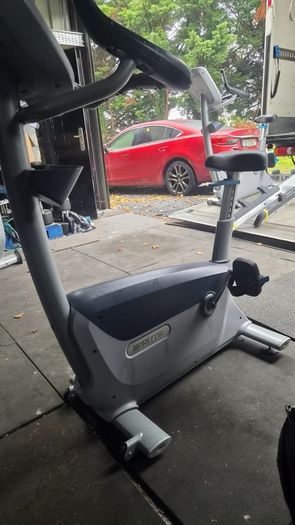 Precor ubk885 upright