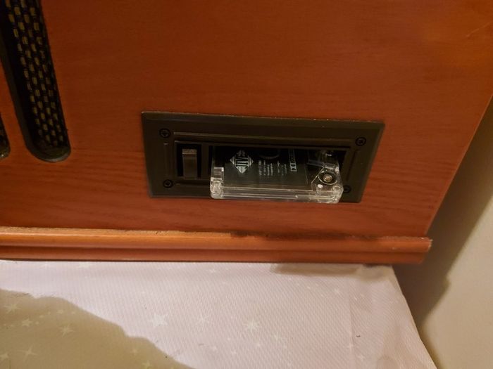 Replica vintage music system, 3 CD changer, Radio, Tape and Phono (Record Player) in lovely wooden Box Model Cl-1018, in very good condition