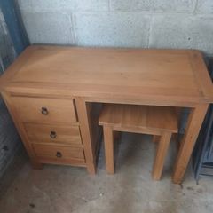Sturdy desk and stool. Length is 102cm, height 71.5cm and widht/depth is 44cm. Collection from Kingswood heights D24.