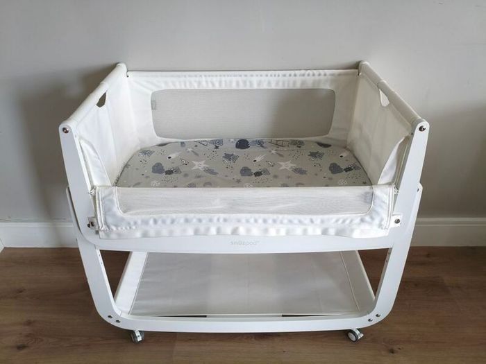 Baby bedside crib