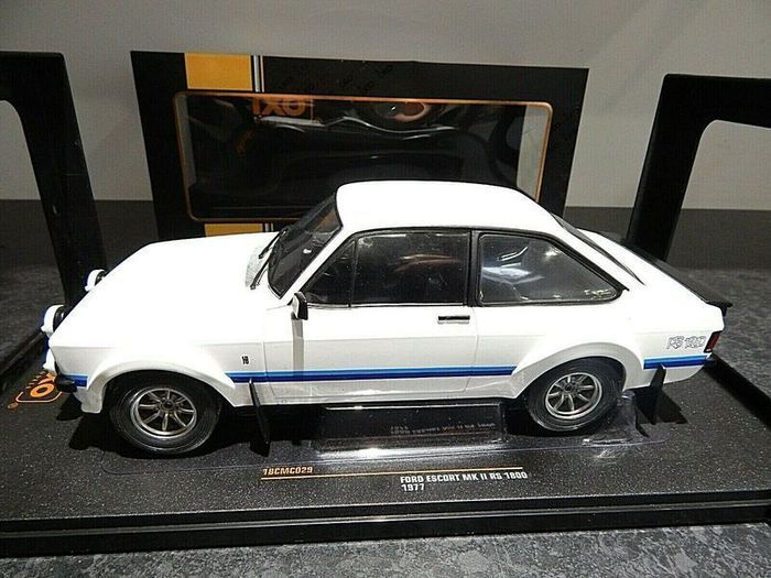 Ford Escort mk2 RS 1800 1977 1/18 New in Box