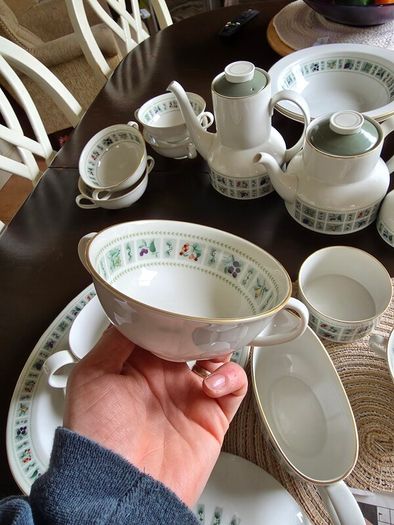 Royal Doulton Tapestry Fine China Dinner Set Made in England