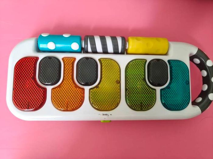 9 baby toys bundle in very condition