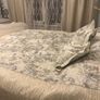 Silk custom made bed throw and pillows Image 7