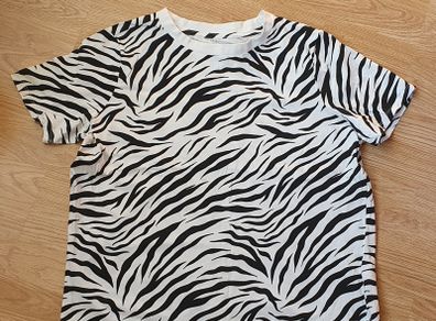 New - Size Medium (12/14) Ladies Tee - Read Carefully - #