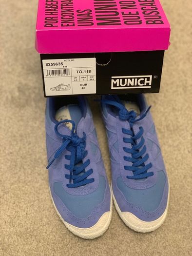 NEW Munich Runners Trainners in size 40 UK7