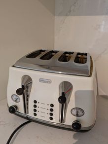 4-slice Toaster - DeLonghi