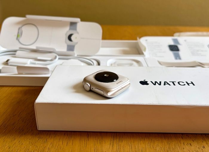 Apple Watch SE 2nd Gen GPS 40mm Starlight Aluminium Case 1 Owner Extras 14pc New Charger Case Strap Band Professional Office Work Lifestyle Fitness Outdoors Elegant Party Event Magnetic Ocean