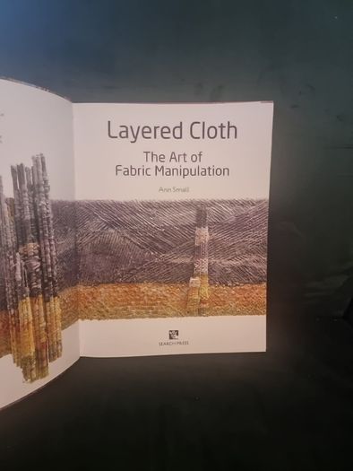 The Textile Artist: Layered Cloth: The Art of Fabric Manipulation (Paperback)