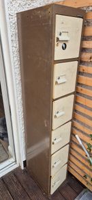 metal locker unit