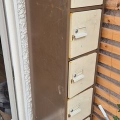 metal locker unit