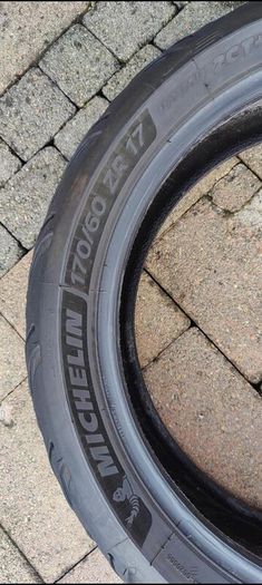 Motorcycle Tyre Michelin road 6 .